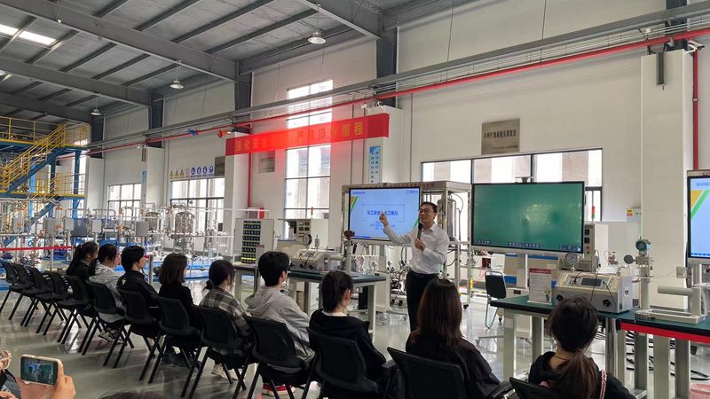 食品级与工业级化学助剂价格差异解析